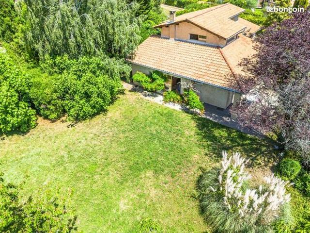 Villa 6 pièces 180 m²