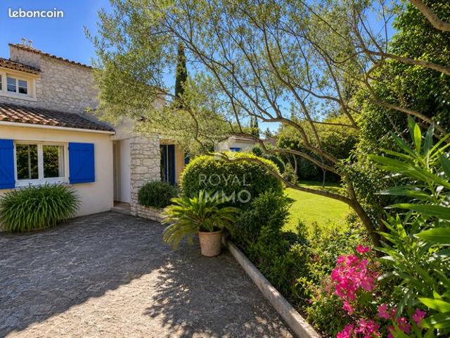 Villa 6 pièces 180 m²
