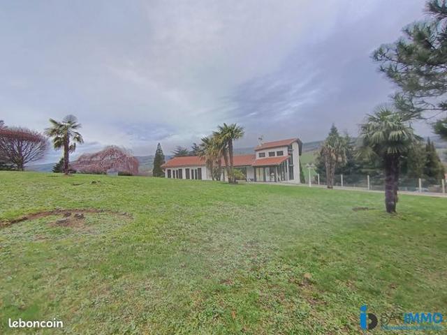 Villa 6 pièces 180 m²
