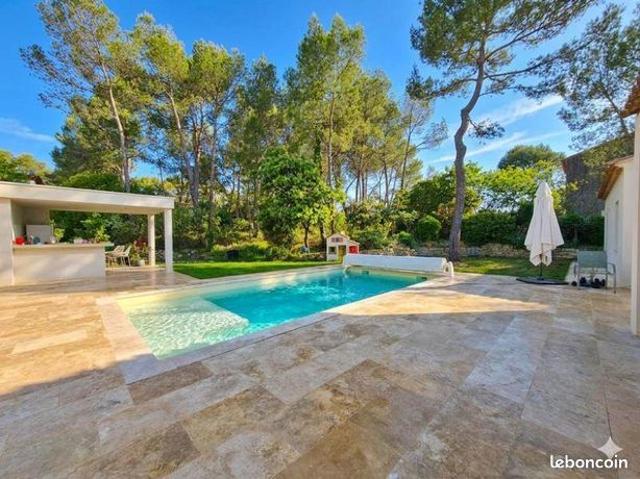 Villa 6 pièces 181 m²