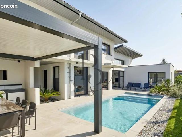 Villa 6 pièces 184 m²