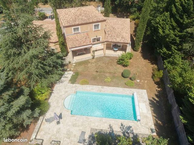 Villa 6 pièces 185 m²