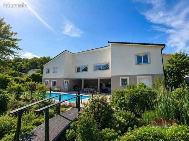 Villa 6 pièces 185 m²