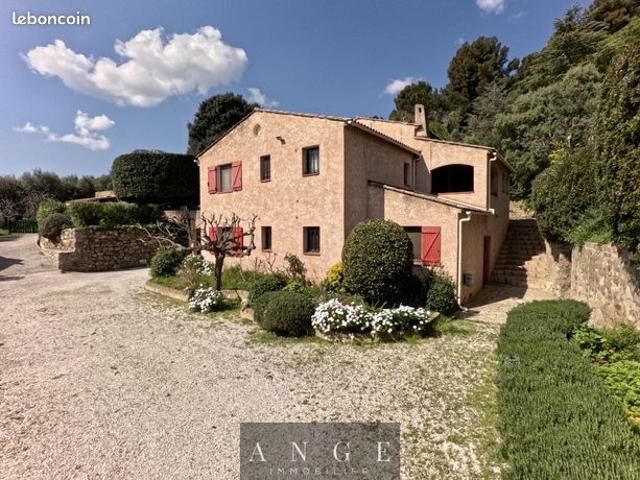 Villa 6 pièces 186 m²