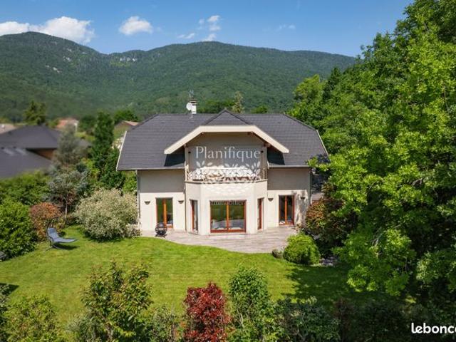 Villa 6 pièces 186 m²