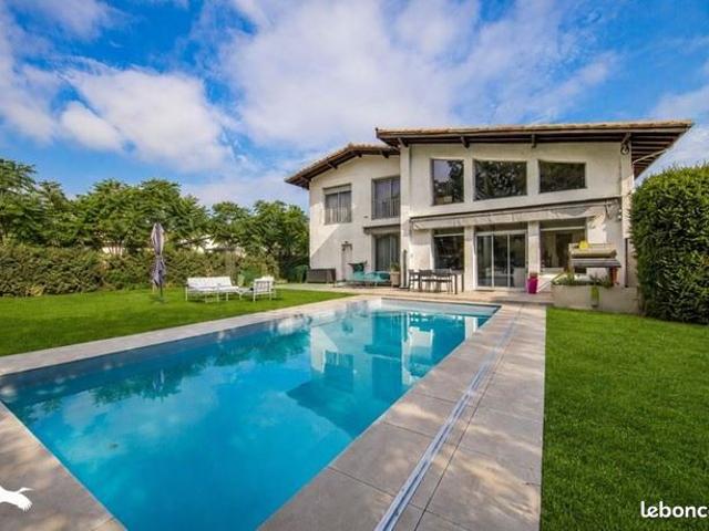 Villa 6 pièces 186 m²