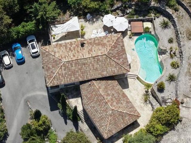 Villa 6 pièces 186 m²
