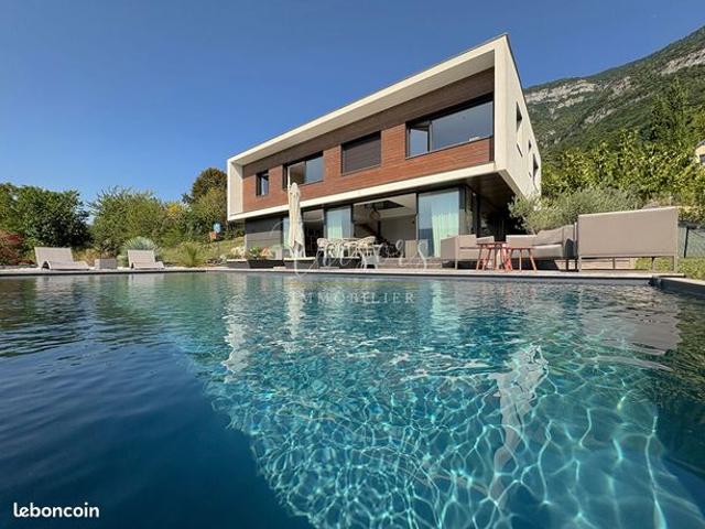 Villa 6 pièces 186 m²