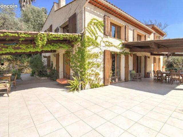 Villa 6 pièces 188 m²