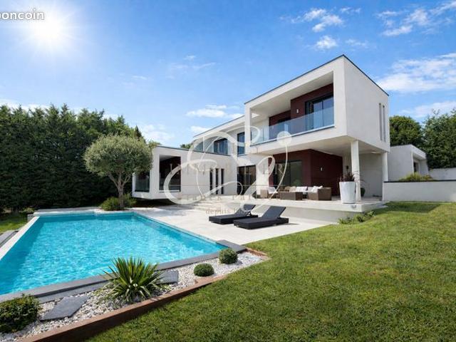 Villa 6 pièces 192 m²