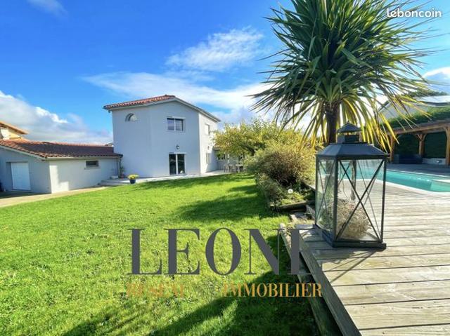 Villa 6 pièces 194 m²