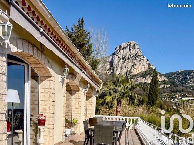 Villa 6 pièces 195 m²