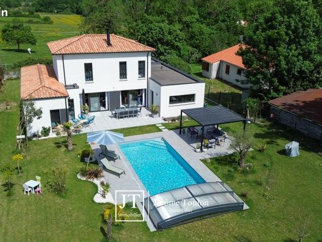 Villa 6 pièces 196 m²