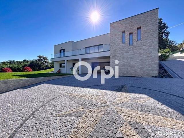 Villa 6 pièces 196 m²