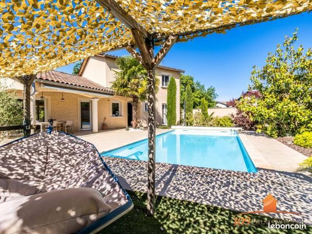 Villa 6 pièces 196 m²