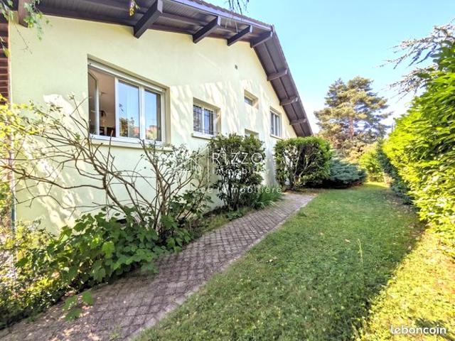 Villa 6 pièces 196 m²