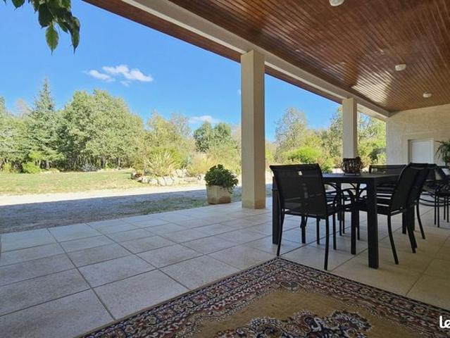 Villa 6 pièces 196 m²