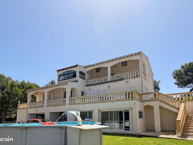Villa 7 pièces 196 m²