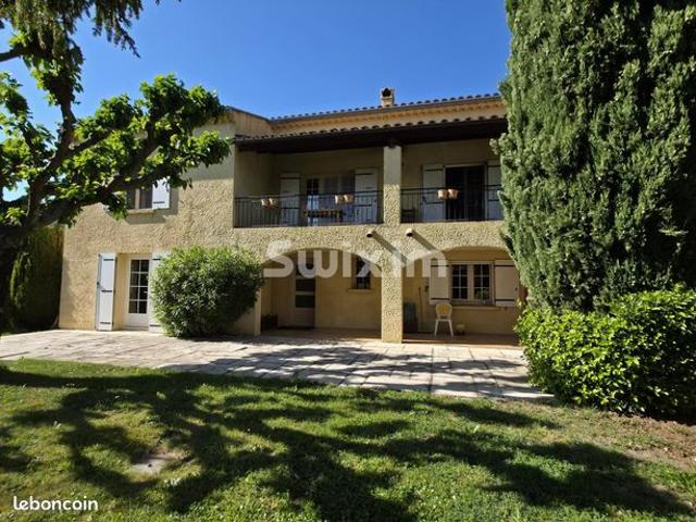 Villa 6 pièces 196 m²