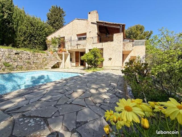 Villa 6 pièces 197 m²