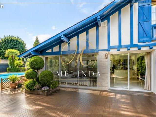 Villa 6 pièces 198 m²