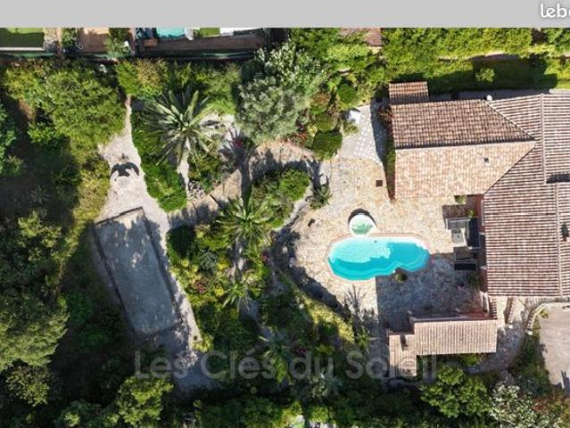 Villa 6 pièces 198 m²