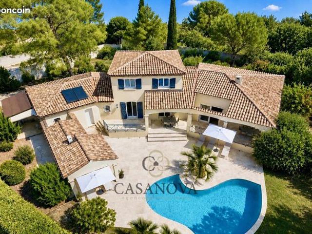 Villa 6 pièces 198 m²