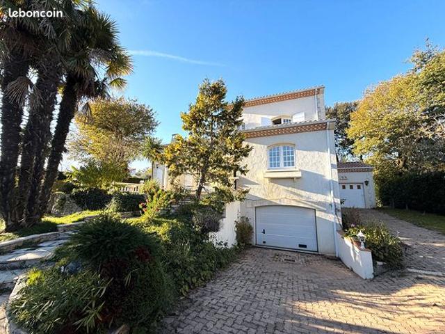 Villa 6 pièces 198 m²
