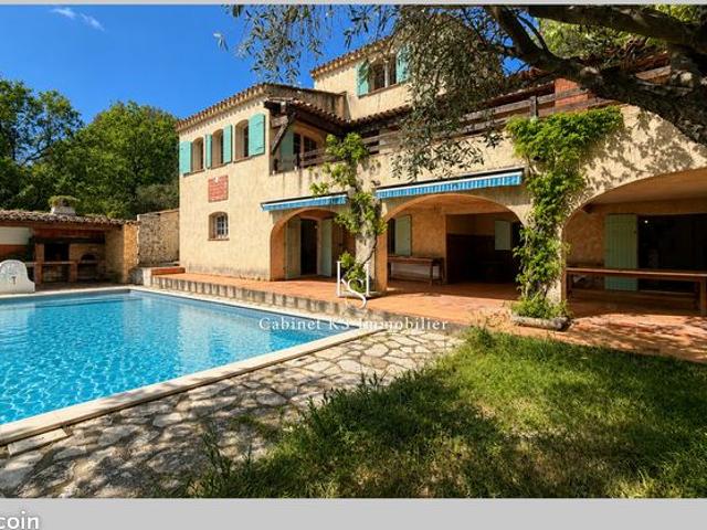 Villa 6 pièces 200 m²