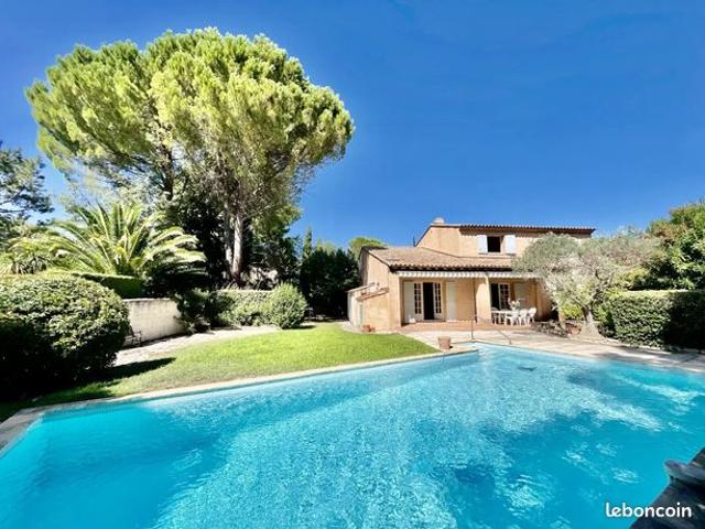 Villa 6 pièces 200 m²
