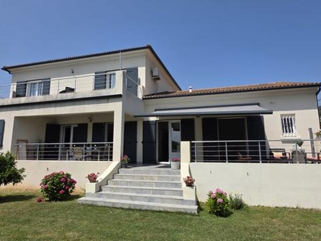 Villa 6 pièces 200 m²