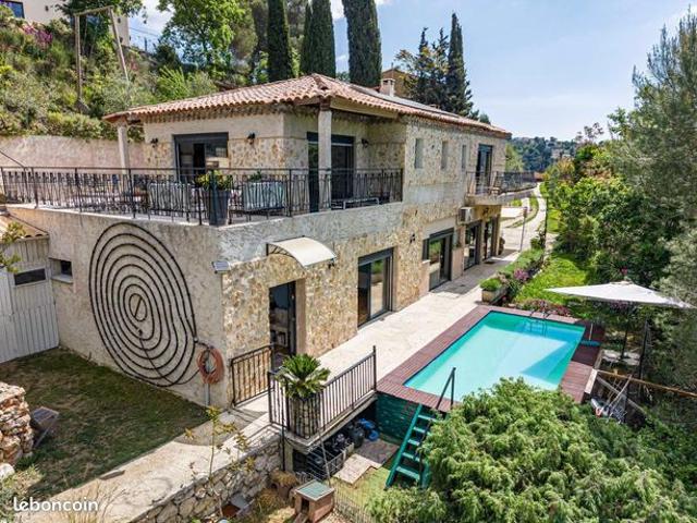 Villa 6 pièces 210 m²