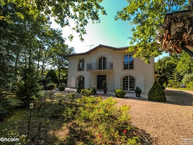 Villa 6 pièces 200 m²