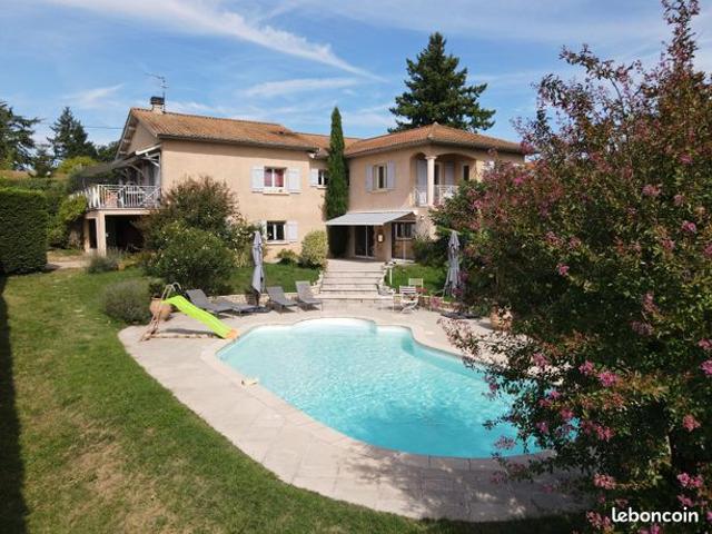 Villa 6 pièces 200 m²