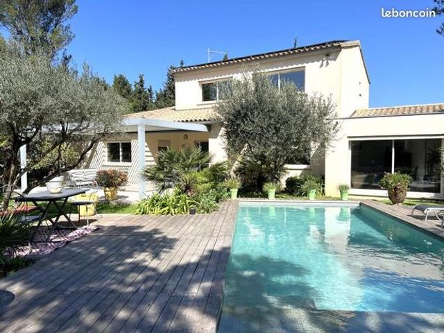 Villa 6 pièces 200 m²