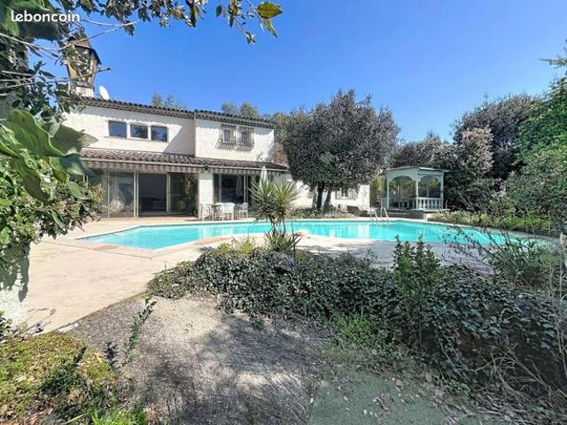 Villa 6 pièces 200 m²