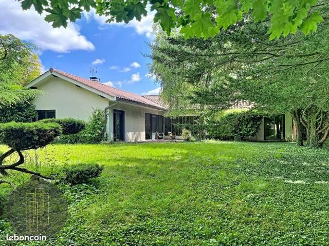 Villa 6 pièces 200 m²