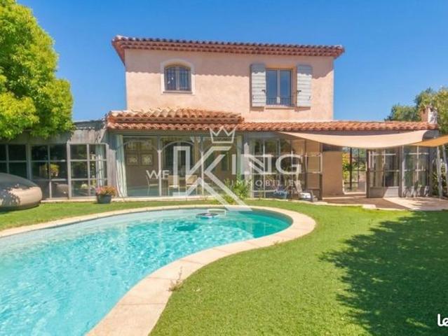 Villa 6 pièces 200 m²