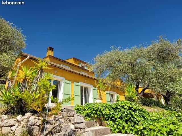 Villa 5 pièces 200 m²