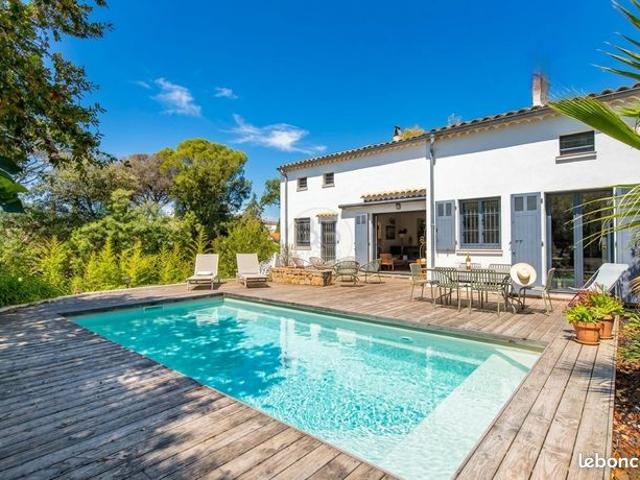 Villa 6 pièces 200 m²