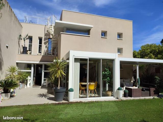 Villa 6 pièces 200 m²