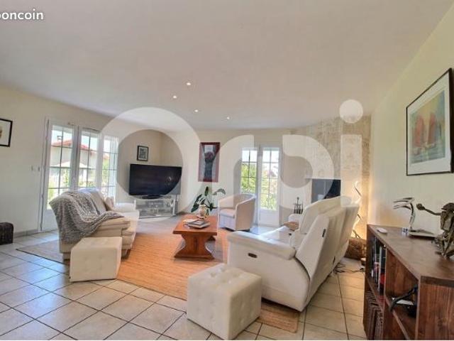 Villa 6 pièces 201 m²