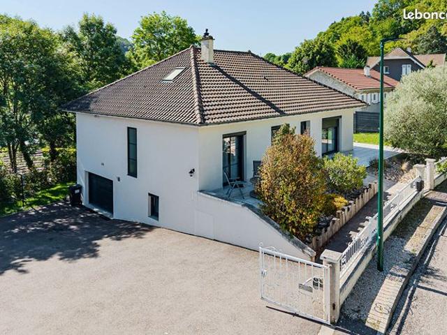 Villa 6 pièces 201 m²