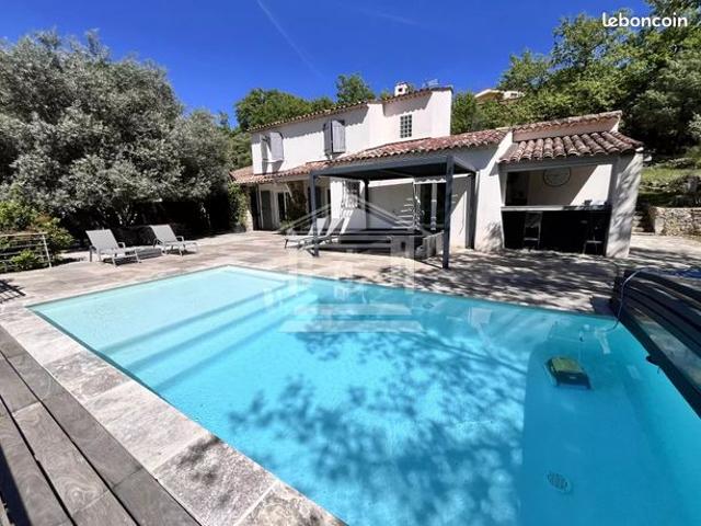 Villa 6 pièces 202 m²