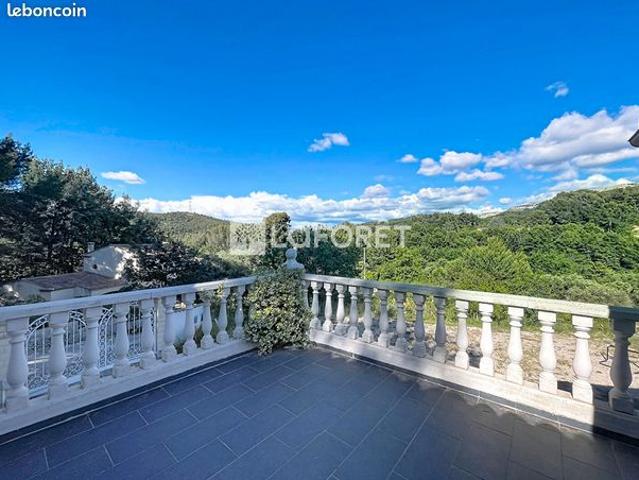 Villa 6 pièces 202 m²