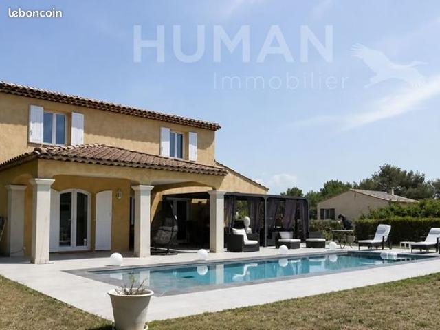 Villa 6 pièces 202 m²