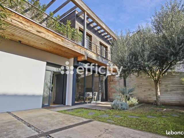 Villa 6 pièces 202 m²