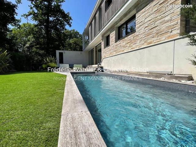 Villa 6 pièces 203 m²