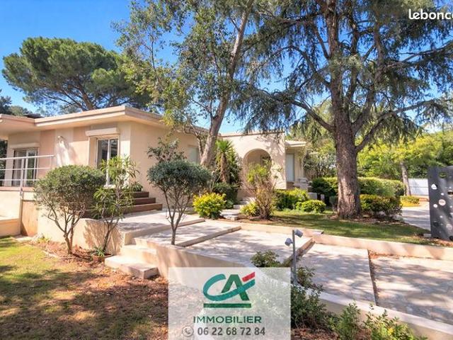 Villa 6 pièces 204 m²