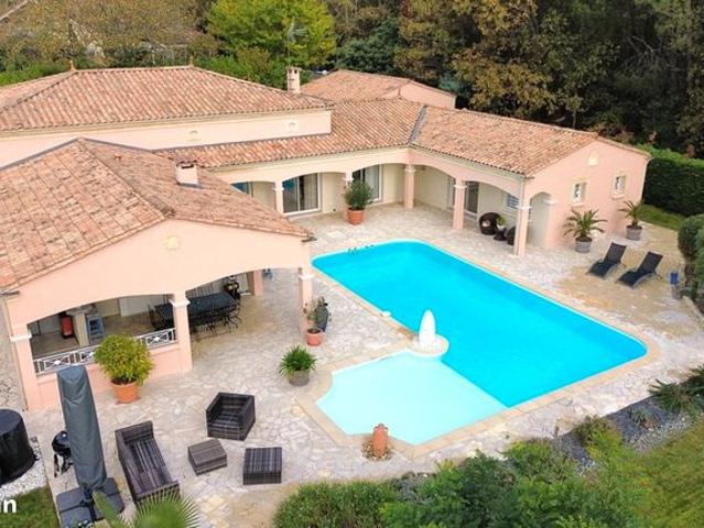 Villa 6 pièces 205 m²